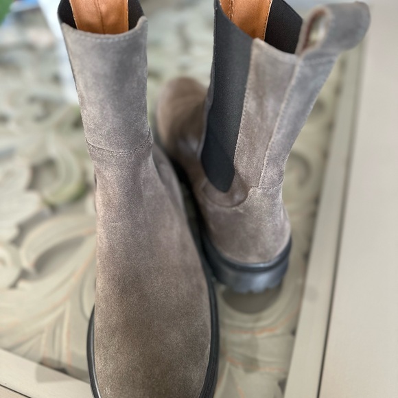 Camel Active, Authentic Chelsea Boots, Taupe Suede Leather, Wm's.10, Brand New! - Picture 4 of 12